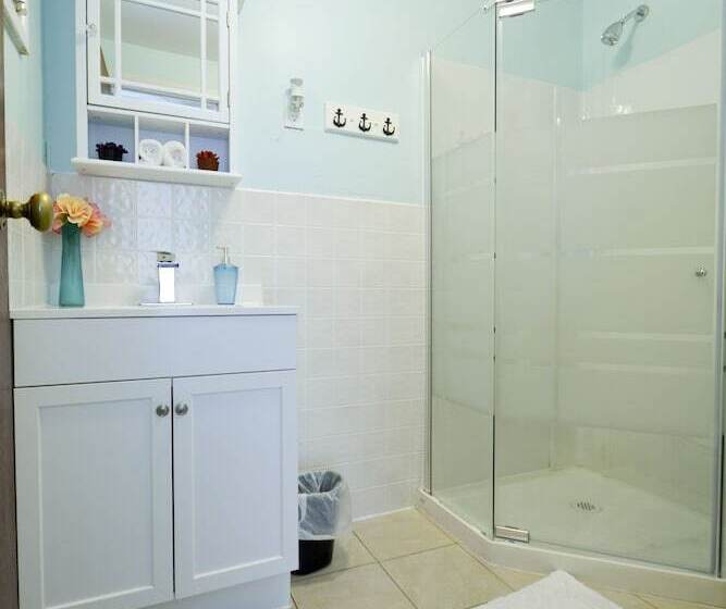 모텔 Whitehall Cottages