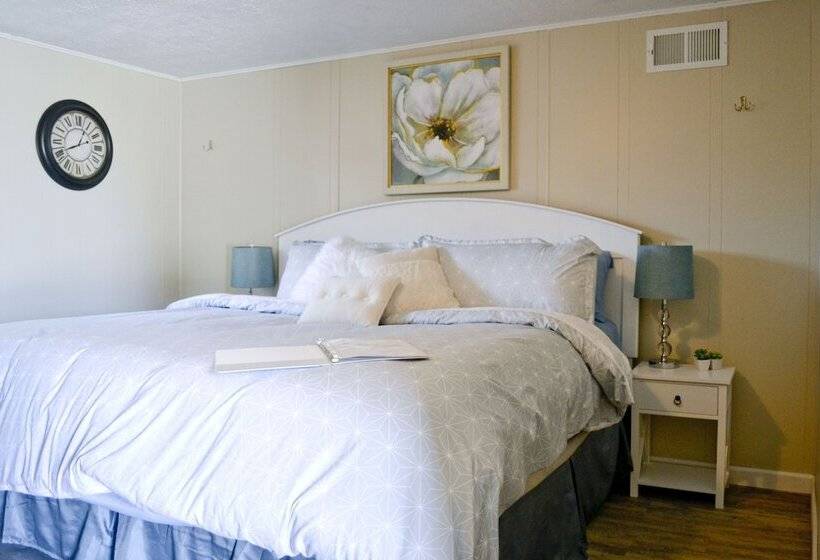 모텔 Whitehall Cottages