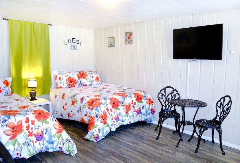 모텔 Whitehall Cottages