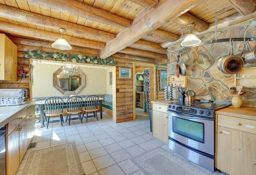 Horse Tours + Wildlife: Boise Ranch Home W/ Pool!