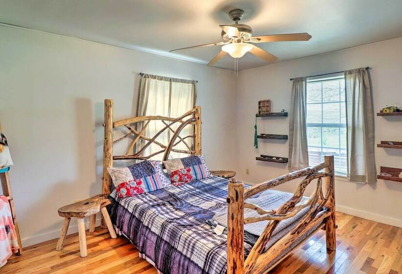 Mountain View Haven: Fire Pit + Large Deck!