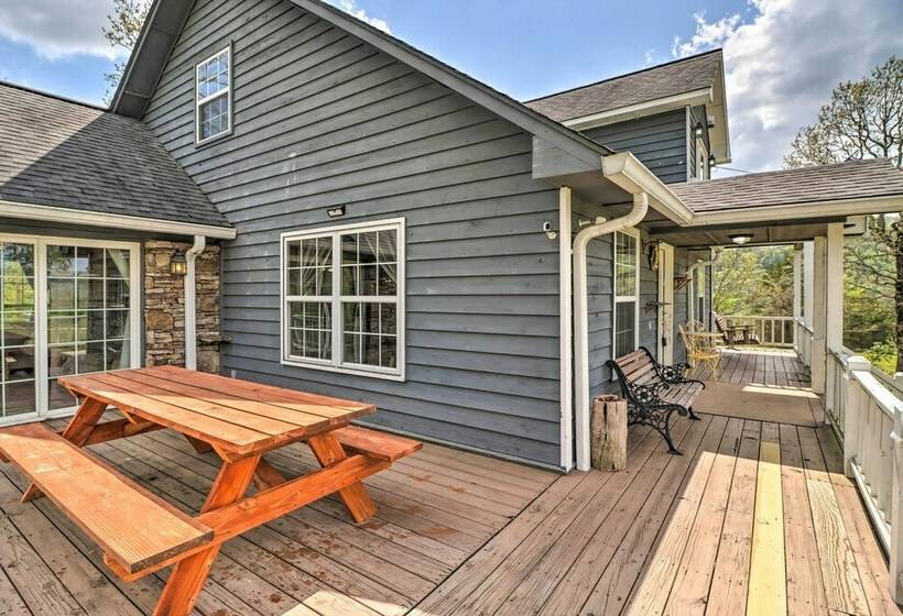 Mountain View Haven: Fire Pit + Large Deck!