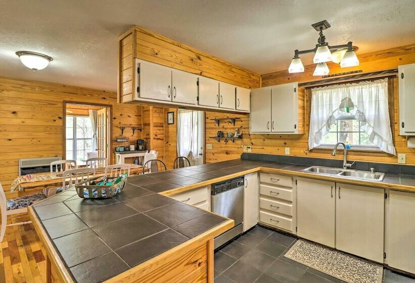 Mountain View Haven: Fire Pit + Large Deck!