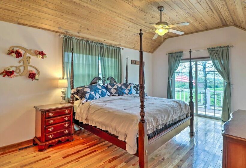 Mountain View Haven: Fire Pit + Large Deck!