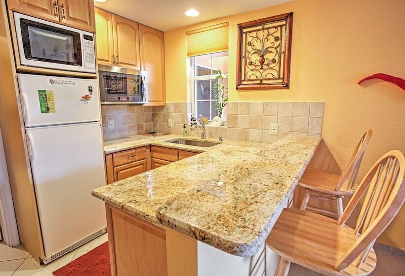 Naples Home W/ Pool, Extended Stays Welcome!