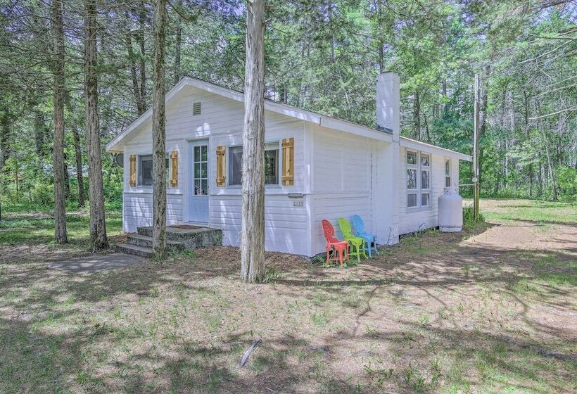New Cute & Charming Cottage Near Castle Rock Lake!