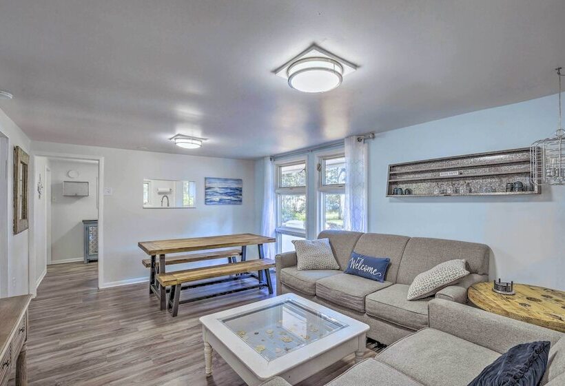 New Cute & Charming Cottage Near Castle Rock Lake!