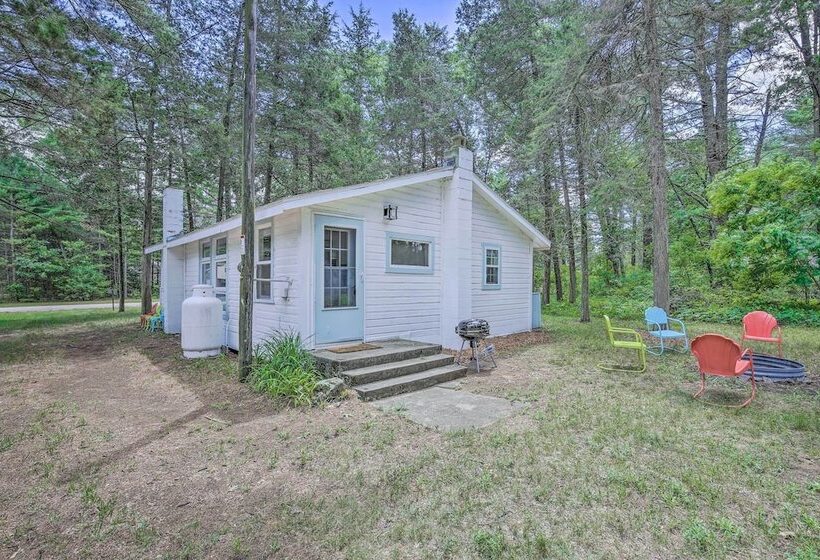 New Cute & Charming Cottage Near Castle Rock Lake!
