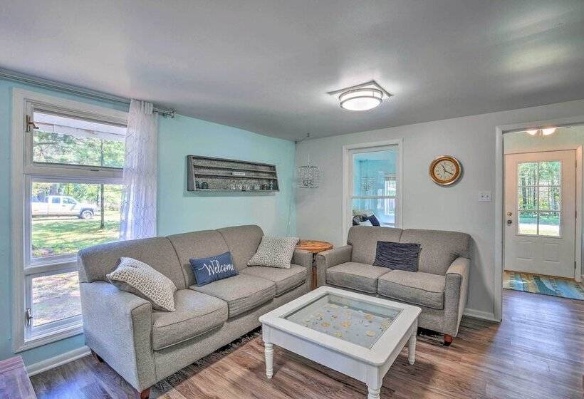 New Cute & Charming Cottage Near Castle Rock Lake!