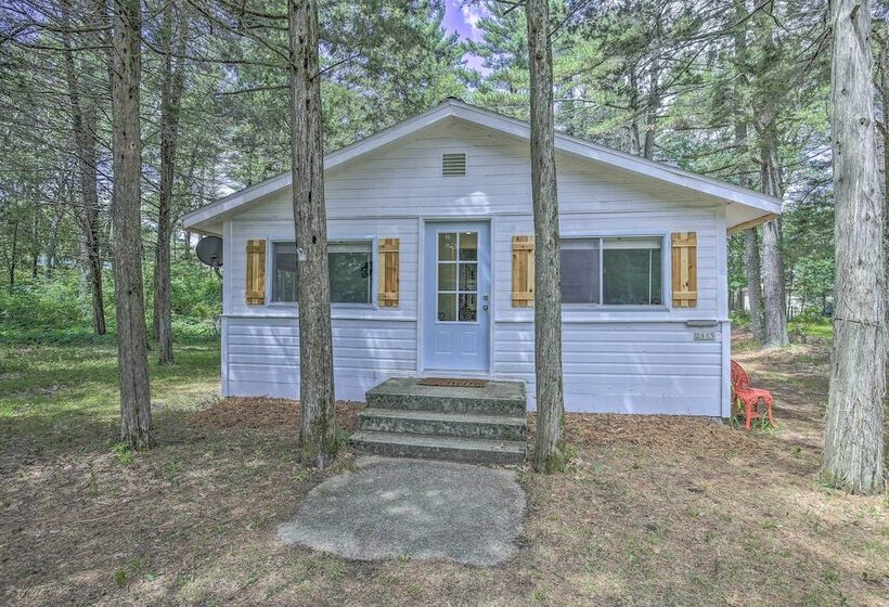 New Cute & Charming Cottage Near Castle Rock Lake!