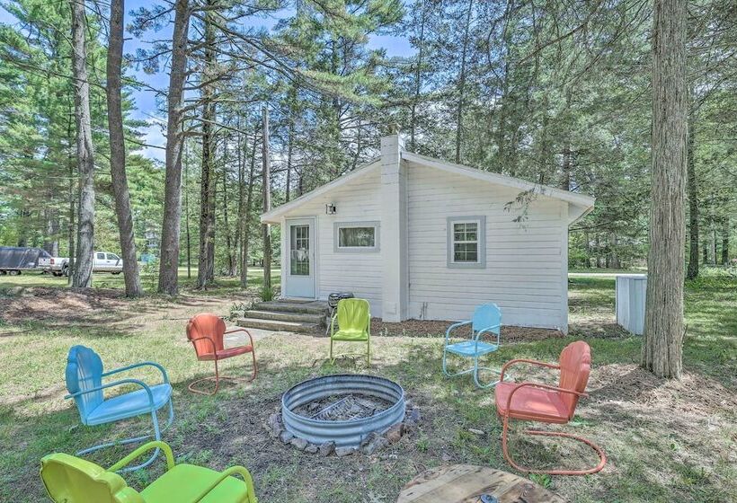 New Cute & Charming Cottage Near Castle Rock Lake!