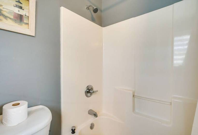 New Jersey Home   Deck, Grill & Walkable To Beach!