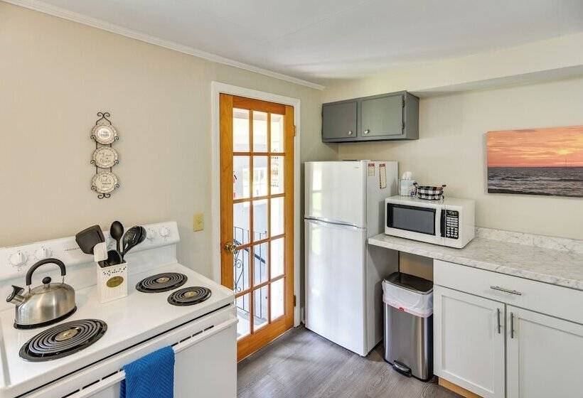 Newport House < 3 Mi To Beaches & Bowens Wharf!