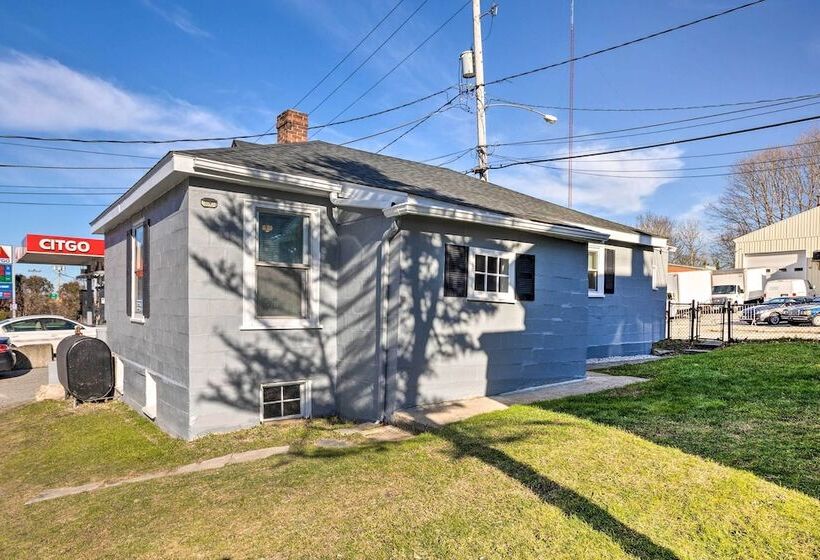 Newport House < 3 Mi To Beaches & Bowens Wharf!