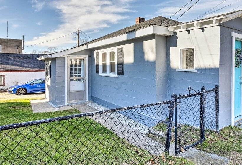 Newport House < 3 Mi To Beaches & Bowens Wharf!