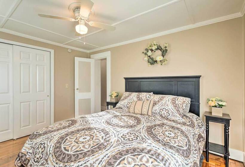 Newport House < 3 Mi To Beaches & Bowens Wharf!