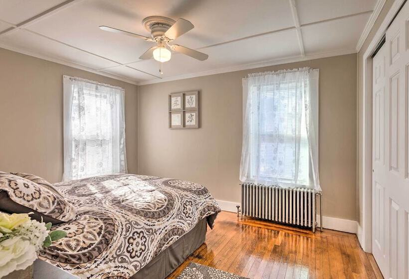 Newport House < 3 Mi To Beaches & Bowens Wharf!