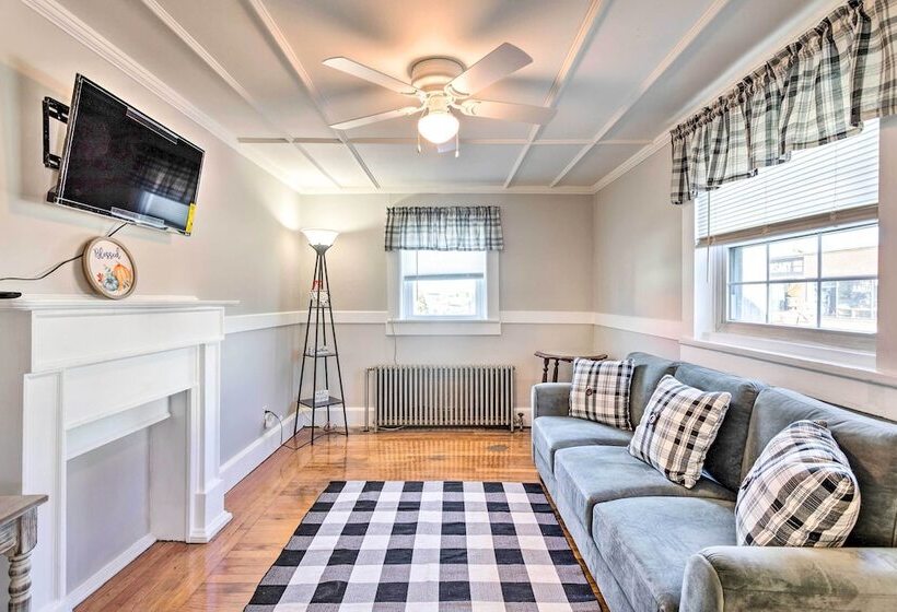 Newport House < 3 Mi To Beaches & Bowens Wharf!