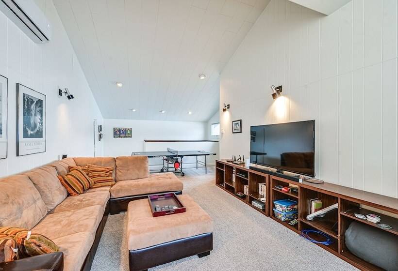 Lakeside Whitefish Cottage W/ Private Hot Tub!