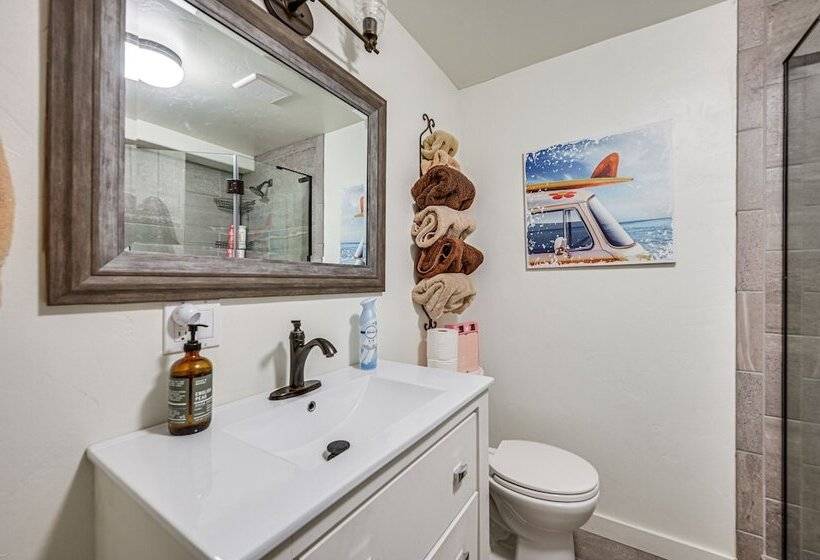 Lakeside Whitefish Cottage W/ Private Hot Tub!