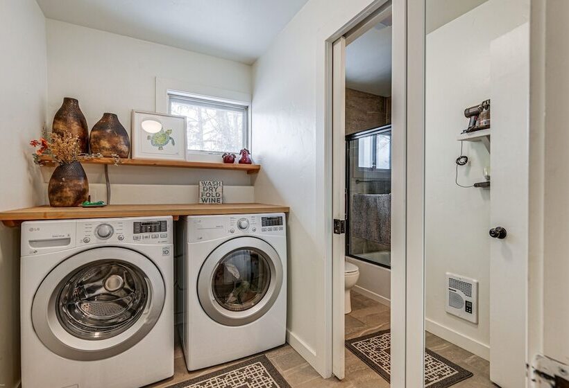 Lakeside Whitefish Cottage W/ Private Hot Tub!