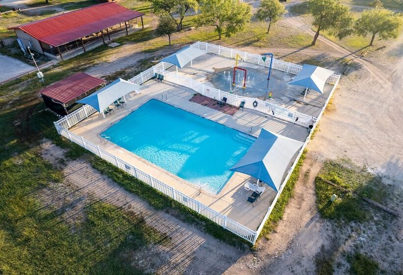 Nueces River Rv & Cabin Resort