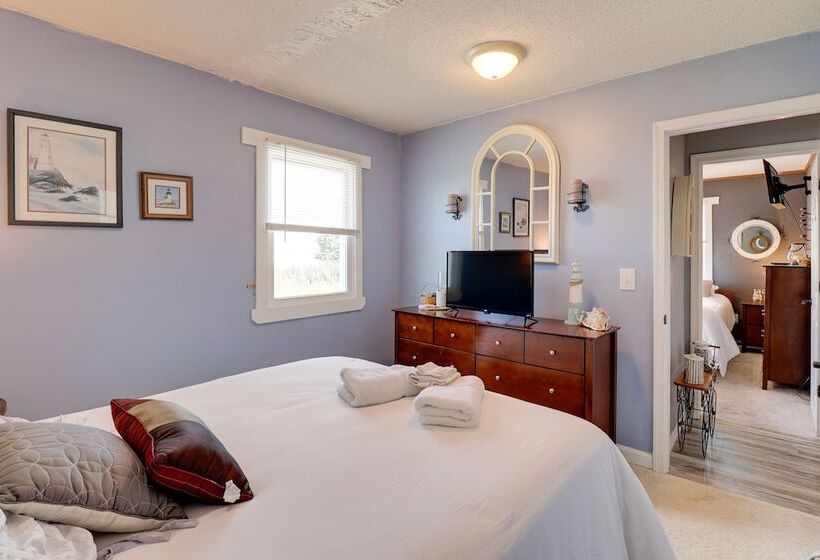 Oceanfront Milford Home W/ View & Boat Access