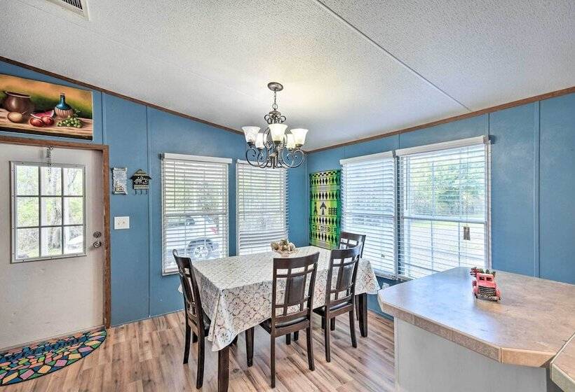 Palatka Hideaway W/ Fireplace & Private Porch