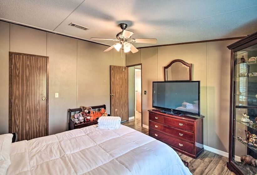 Palatka Hideaway W/ Fireplace & Private Porch