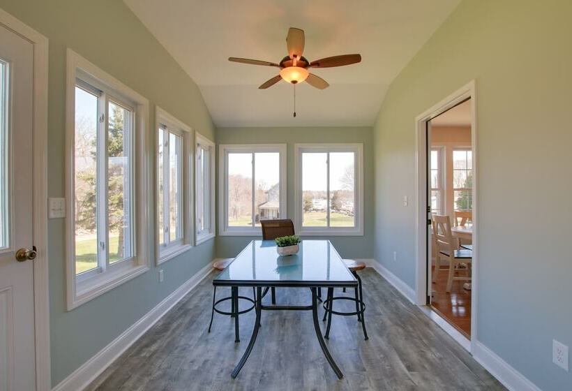 Charming Home W/ Yard: Steps To Pawcatuck River!