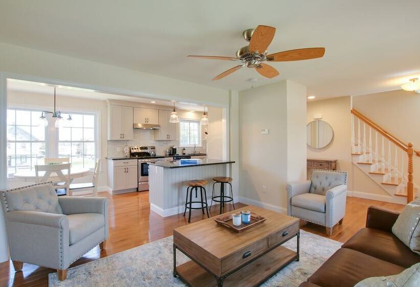 Charming Home W/ Yard: Steps To Pawcatuck River!