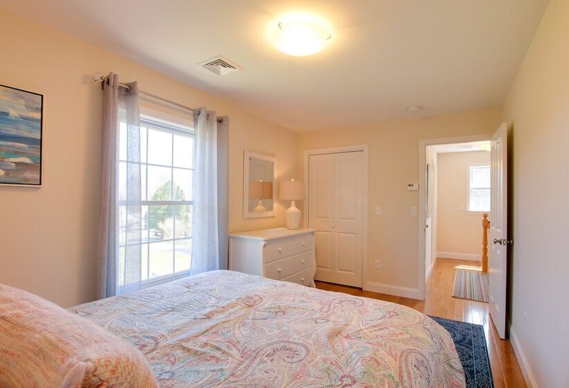 Charming Home W/ Yard: Steps To Pawcatuck River!