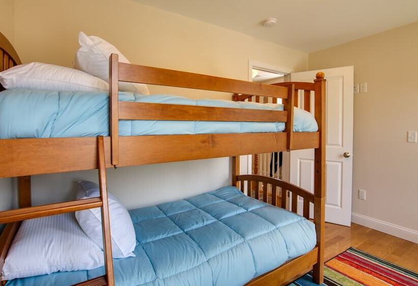 Charming Home W/ Yard: Steps To Pawcatuck River!