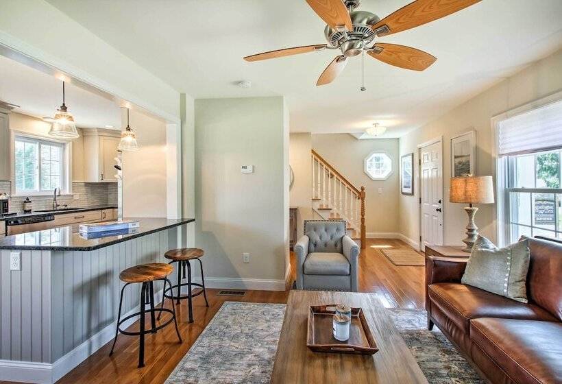 Charming Home W/ Yard: Steps To Pawcatuck River!