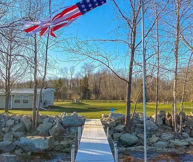 Peace & Premier Fishing On Bay Of Green Bay!