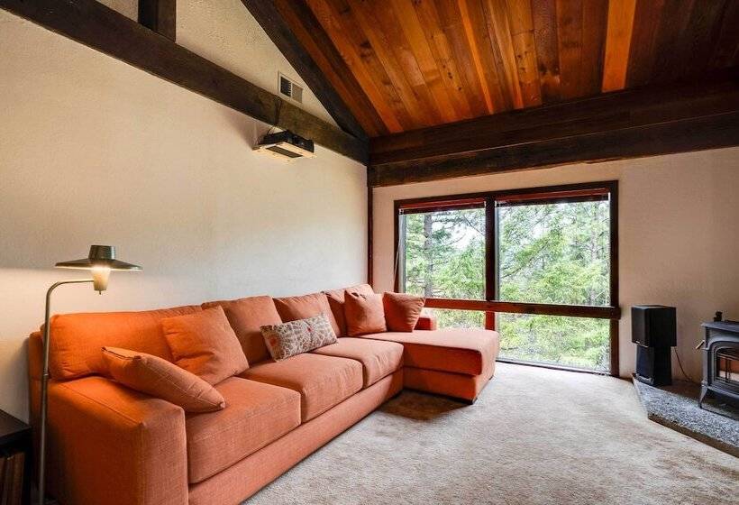 Peaceful Applegate River Valley Sanctuary!