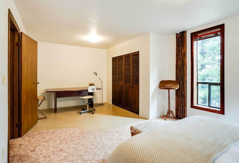 Peaceful Applegate River Valley Sanctuary!