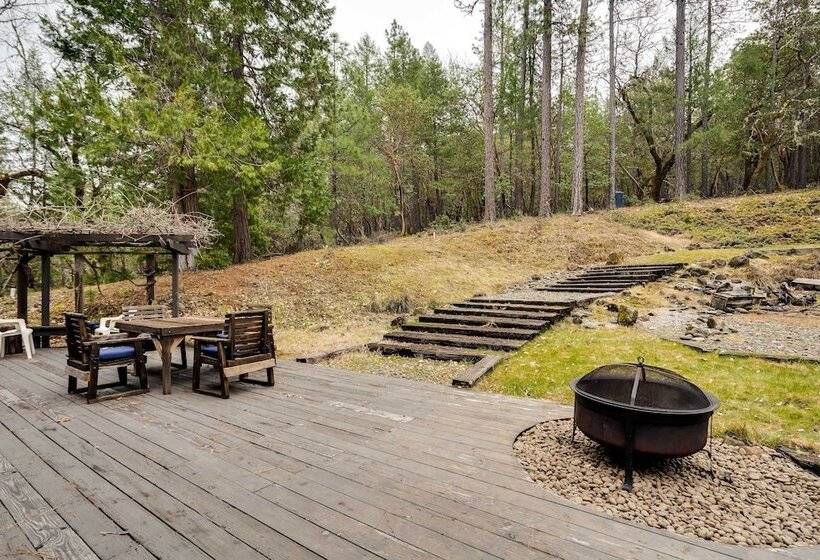 Peaceful Applegate River Valley Sanctuary!