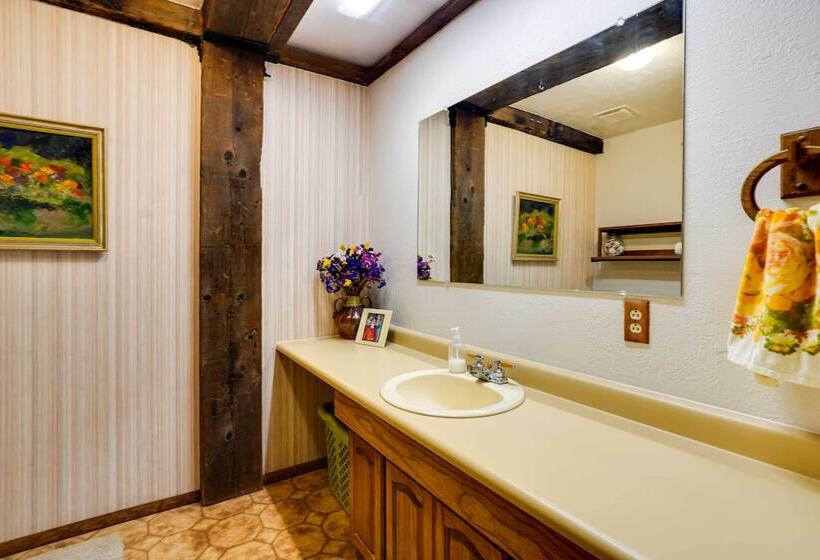 Peaceful Applegate River Valley Sanctuary!