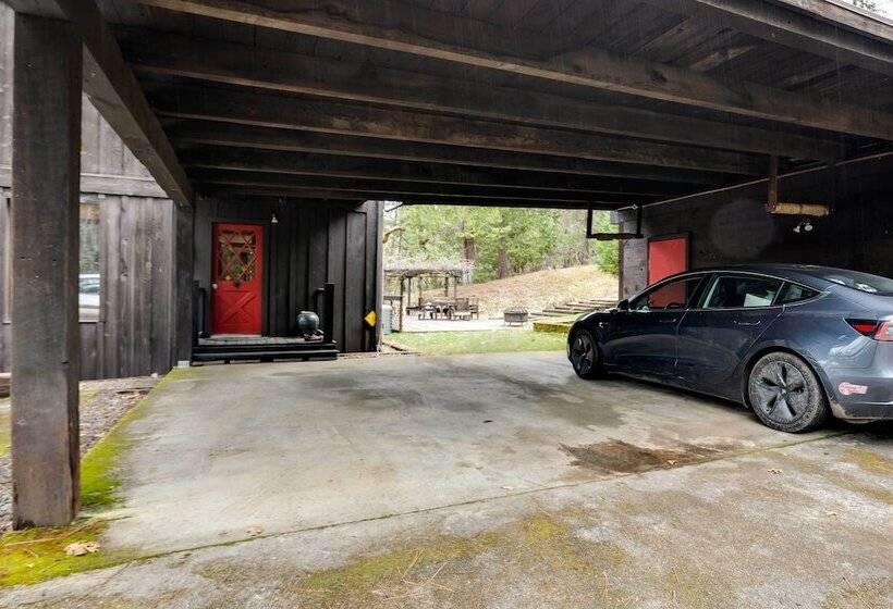 Peaceful Applegate River Valley Sanctuary!