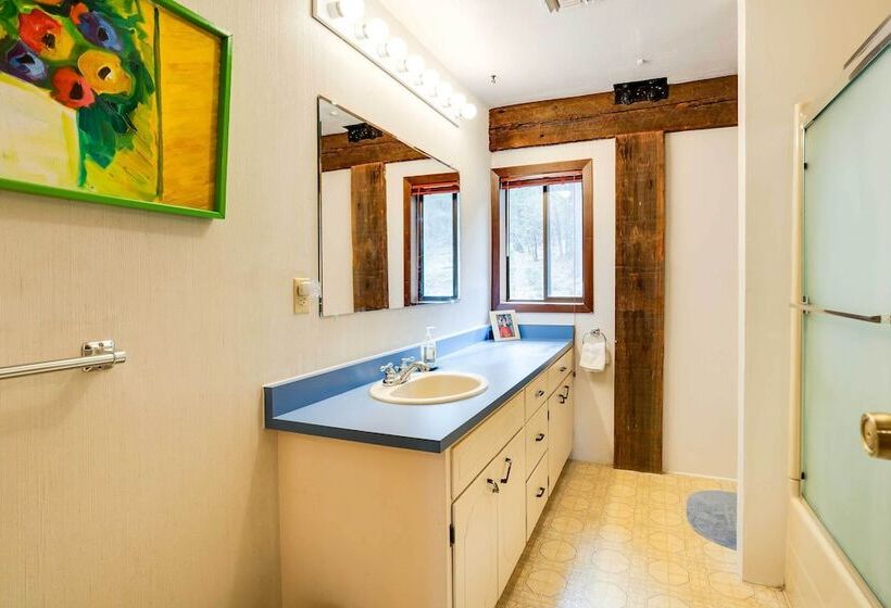 Peaceful Applegate River Valley Sanctuary!