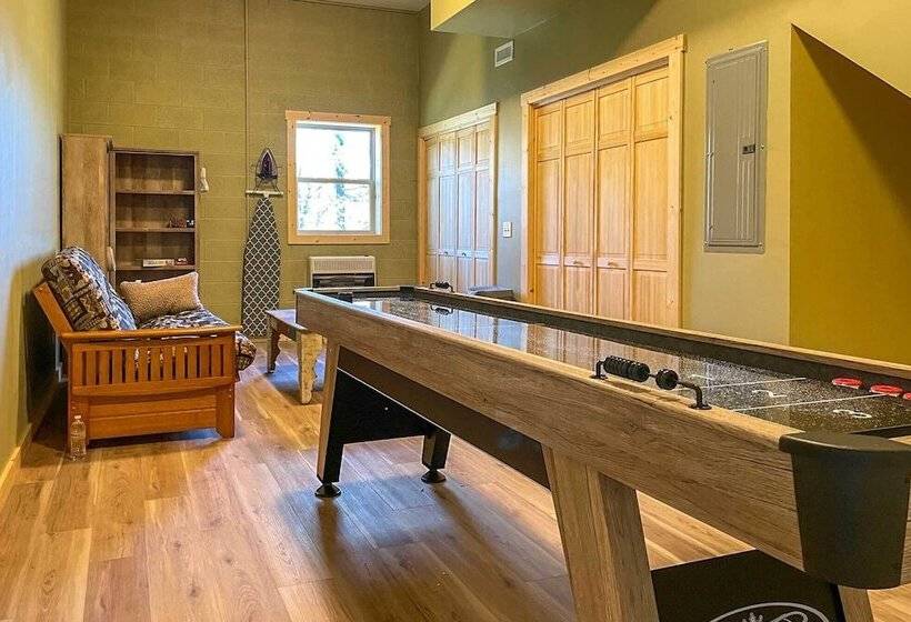 Near Ski Areas: Mtn View Banner Elk Cabin