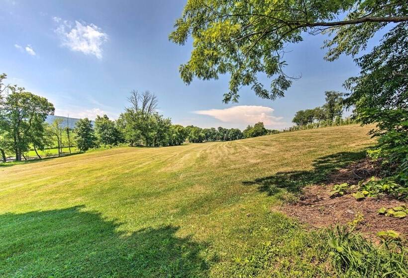 Peaceful Belleville Retreat W/ Farm Views!