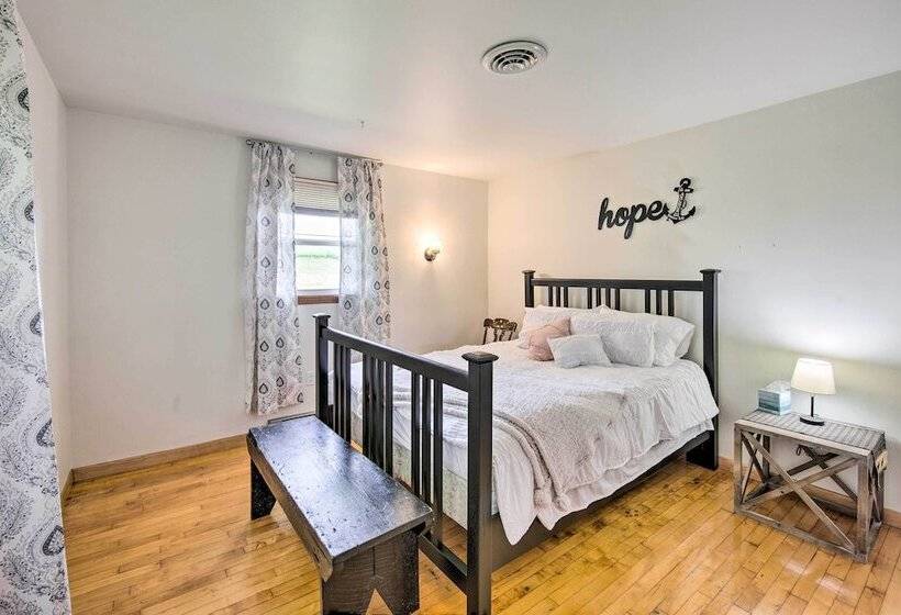 Peaceful Belleville Retreat W/ Farm Views!