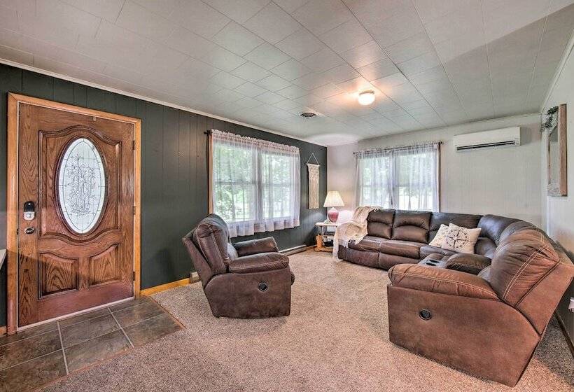 Peaceful Belleville Retreat W/ Farm Views!
