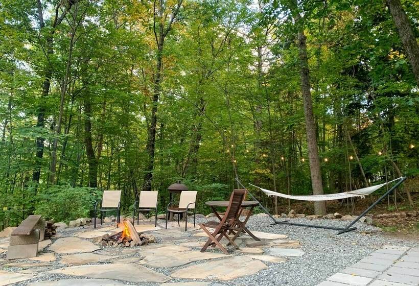 Peaceful Home W/ Deck: Family + Pet Friendly!