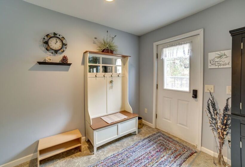 Peaceful Ishpeming Retreat: Walk To Deer Lake