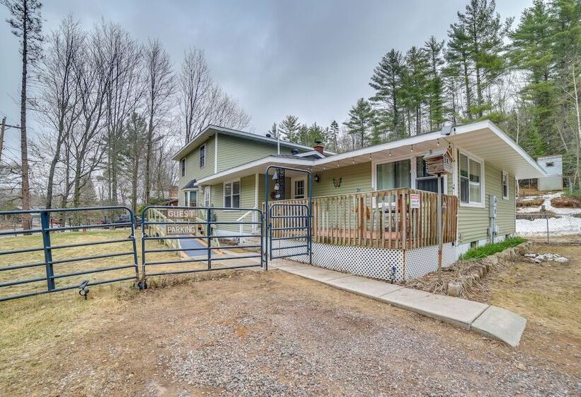 Peaceful Ishpeming Retreat: Walk To Deer Lake