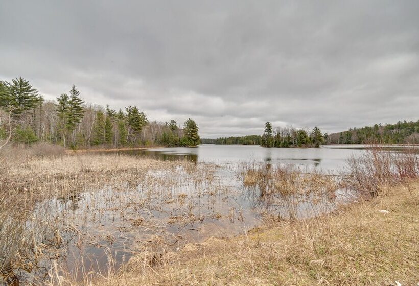 Peaceful Ishpeming Retreat: Walk To Deer Lake