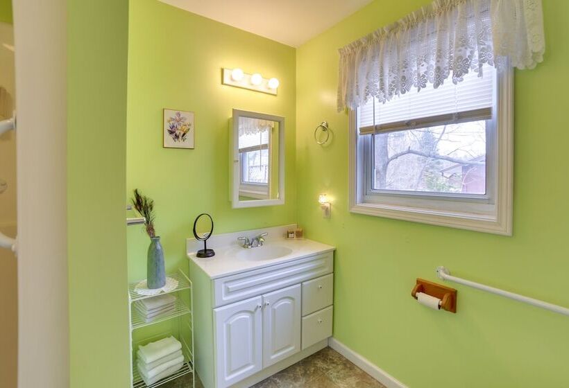 Peaceful Ishpeming Retreat: Walk To Deer Lake